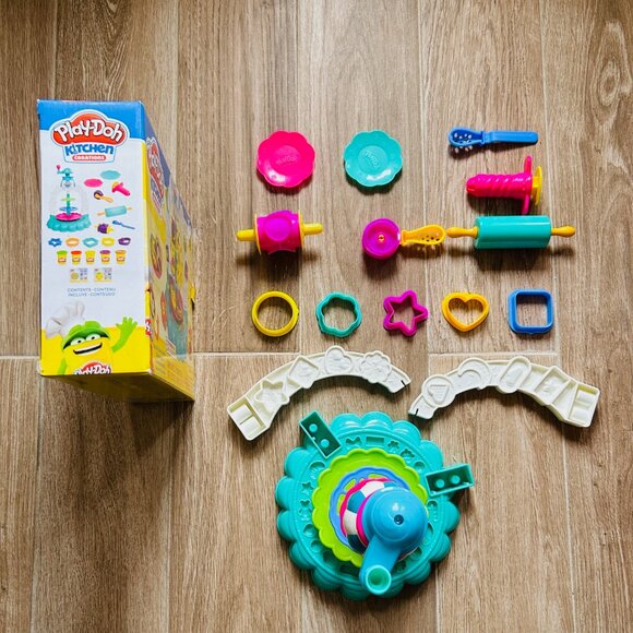 Play-doh Kitchen creations Sprinkle Cookie Suprise **without doh** - Picture 3 of 3